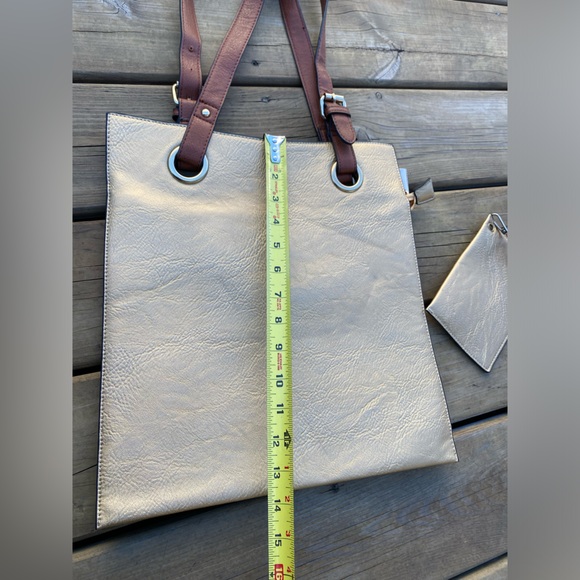 Faux Leather tote gold bag - Picture 3 of 11
